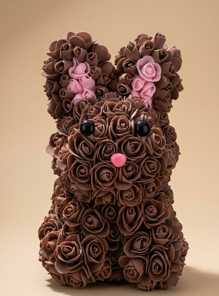 Lapin Décoratif Fleuri Fait Main – Roses Chocolat & Touches Roses – Décoration Artisanale