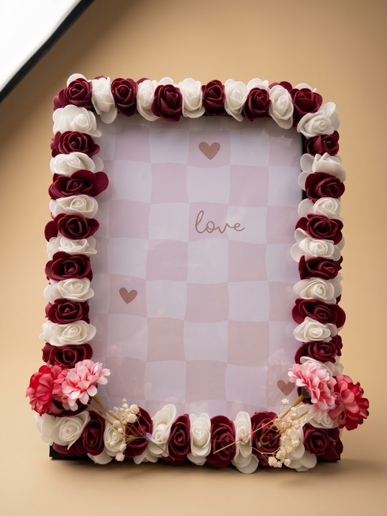 Cadre Décoratif Fleuri Fait Main – Roses Bordeaux & Blanches – Insert Love – Décoration Romantique