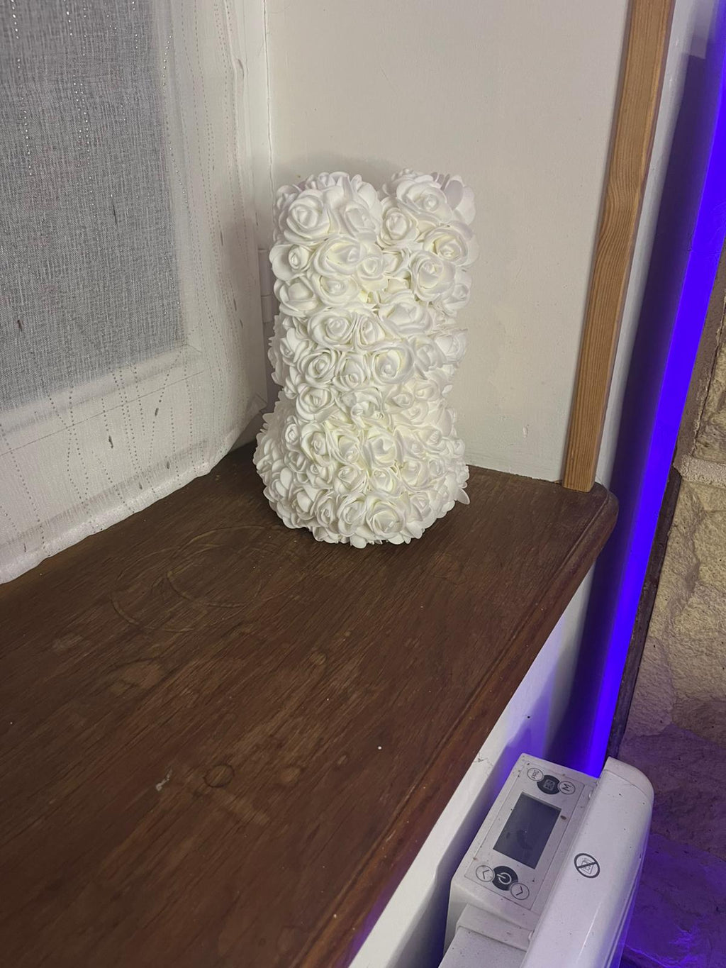 Lapin Décoratif Fleuri Fait Main – Roses Blanches & Roses – Décoration Artisanale