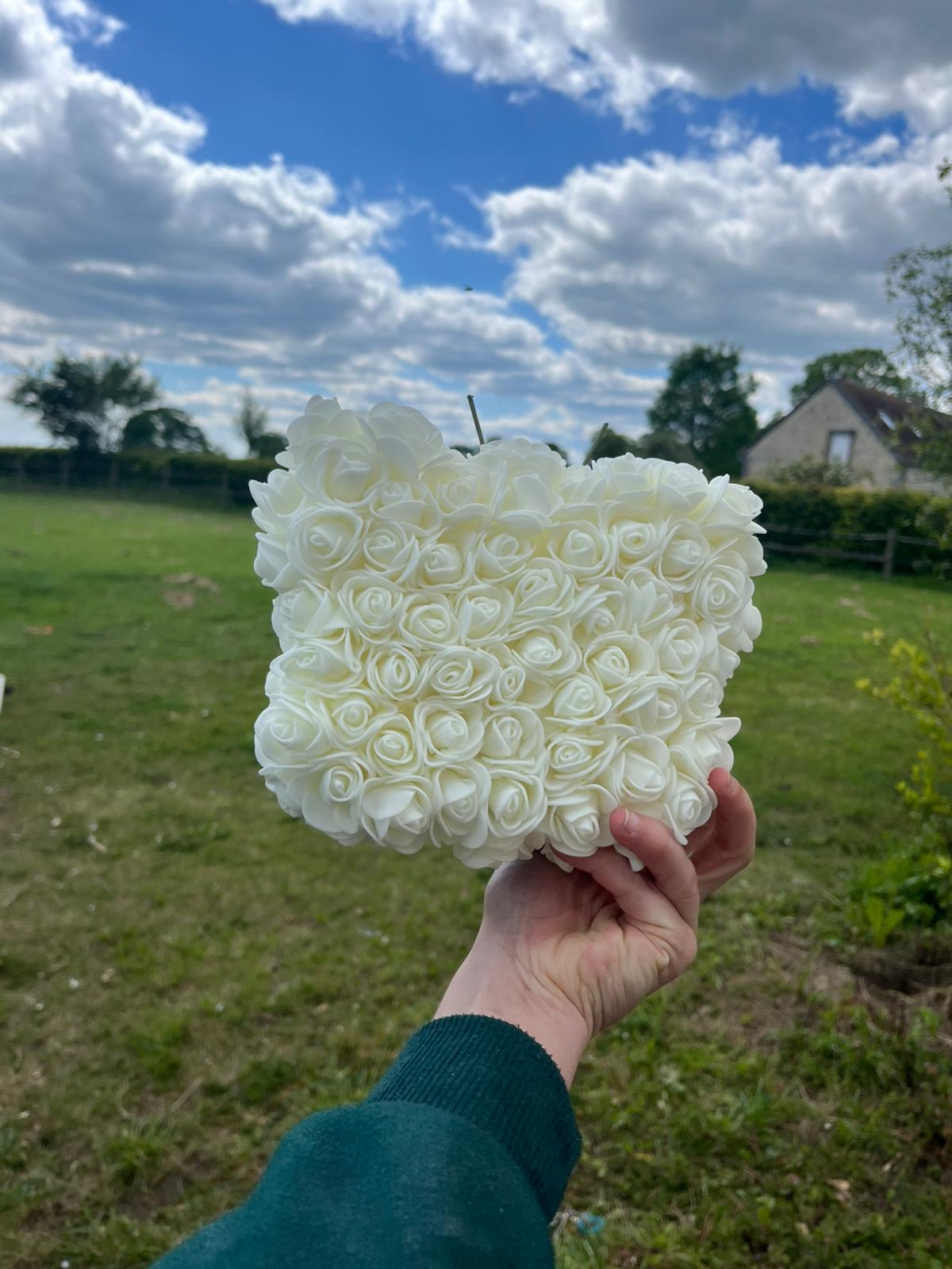 Papillon Décoratif Fleuri Fait Main – Roses Arc-en-Ciel – Décoration Colorée Artisanale