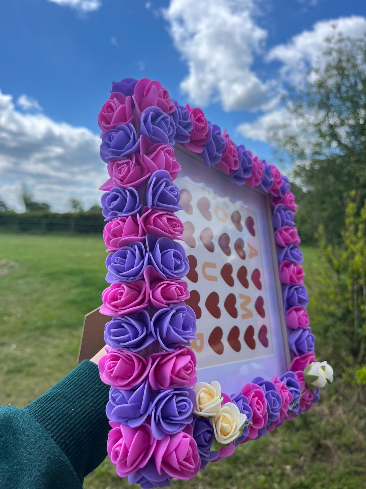 Cadre Décoratif Fleuri Fait Main – Roses Fuchsia & Violettes – Insert Amour – Décoration Romantique