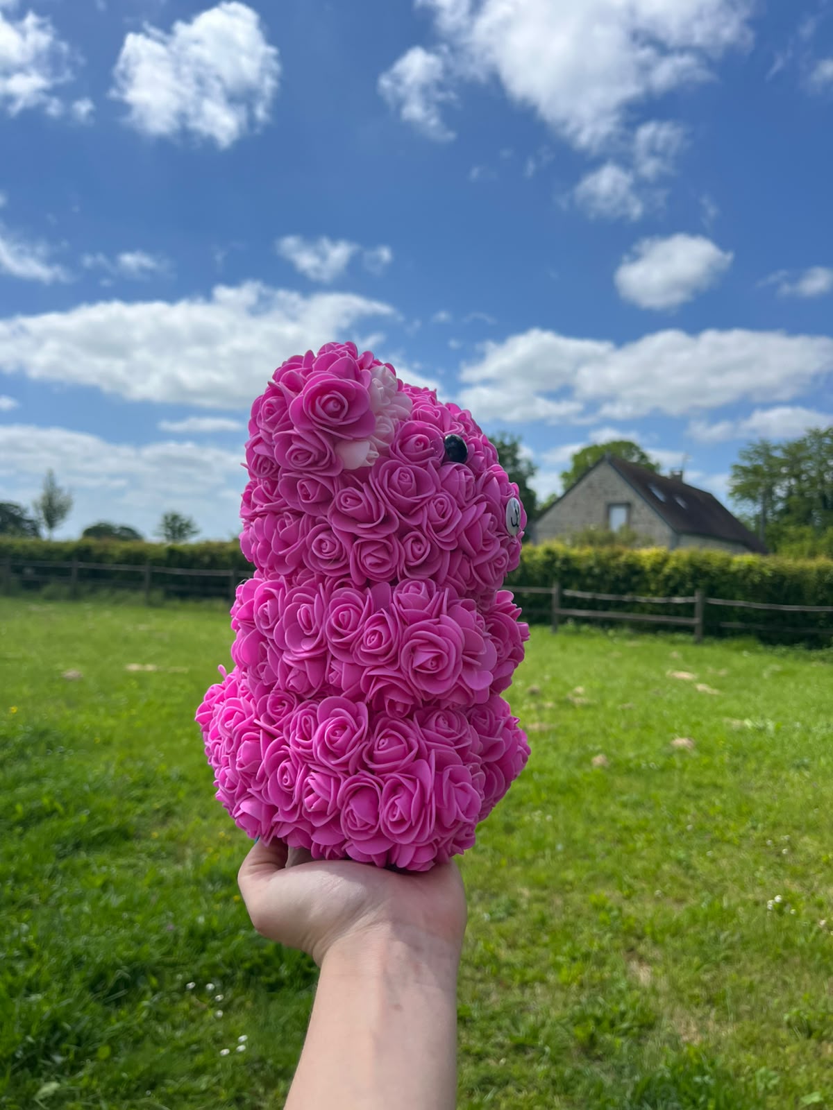Ours Décoratif Fleuri Fait Main – Roses Fuchsia – Teddy Bear Artisanal