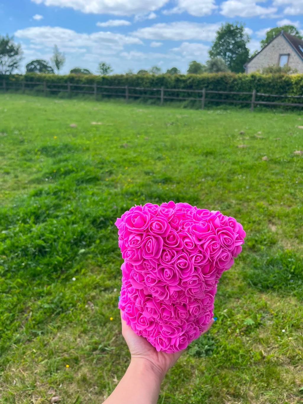 Ours Décoratif Fleuri Fait Main – Roses Fuchsia – Teddy Bear Artisanal