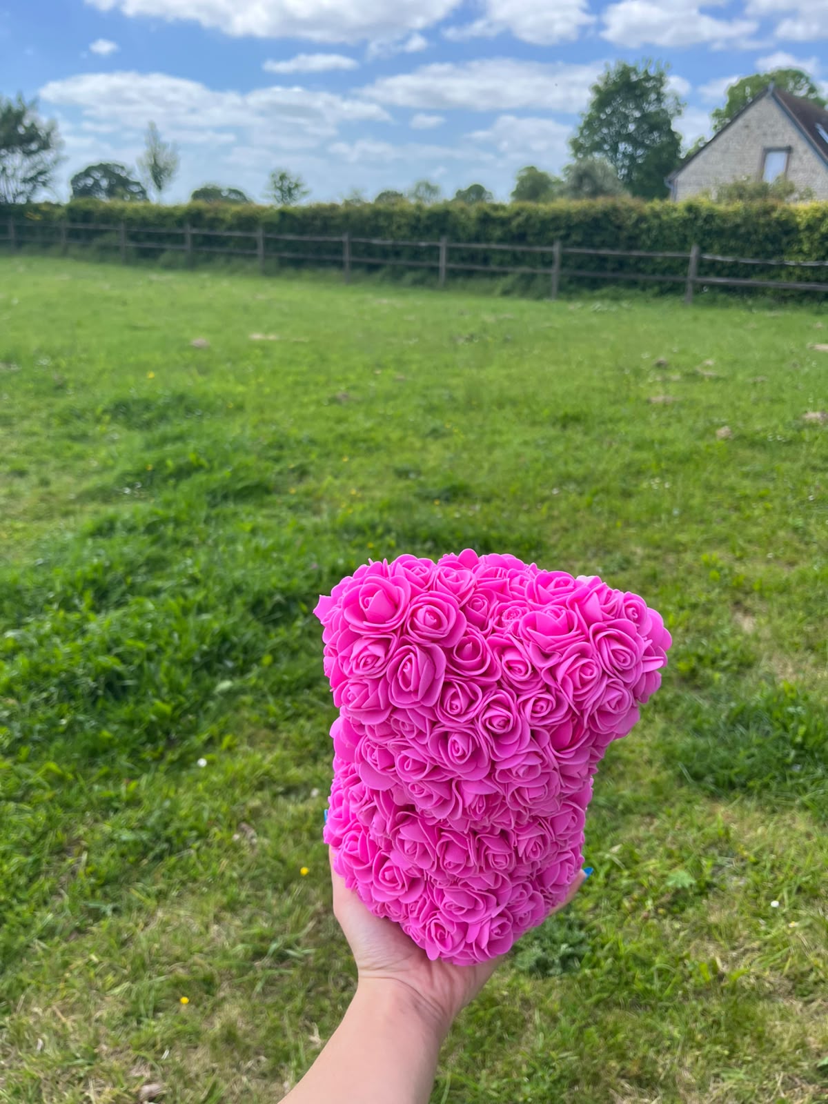 Ours Décoratif Fleuri Fait Main – Roses Fuchsia – Teddy Bear Artisanal