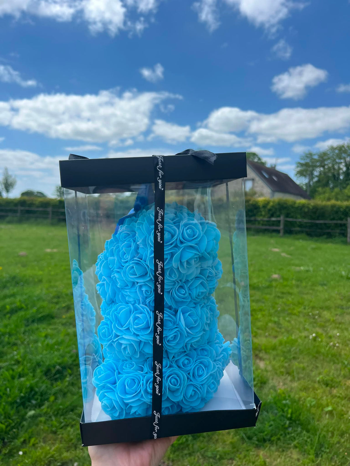 Ours Décoratif Fleuri Fait Main – Roses Bleu Ciel – Teddy Bear avec Boîte Cadeau