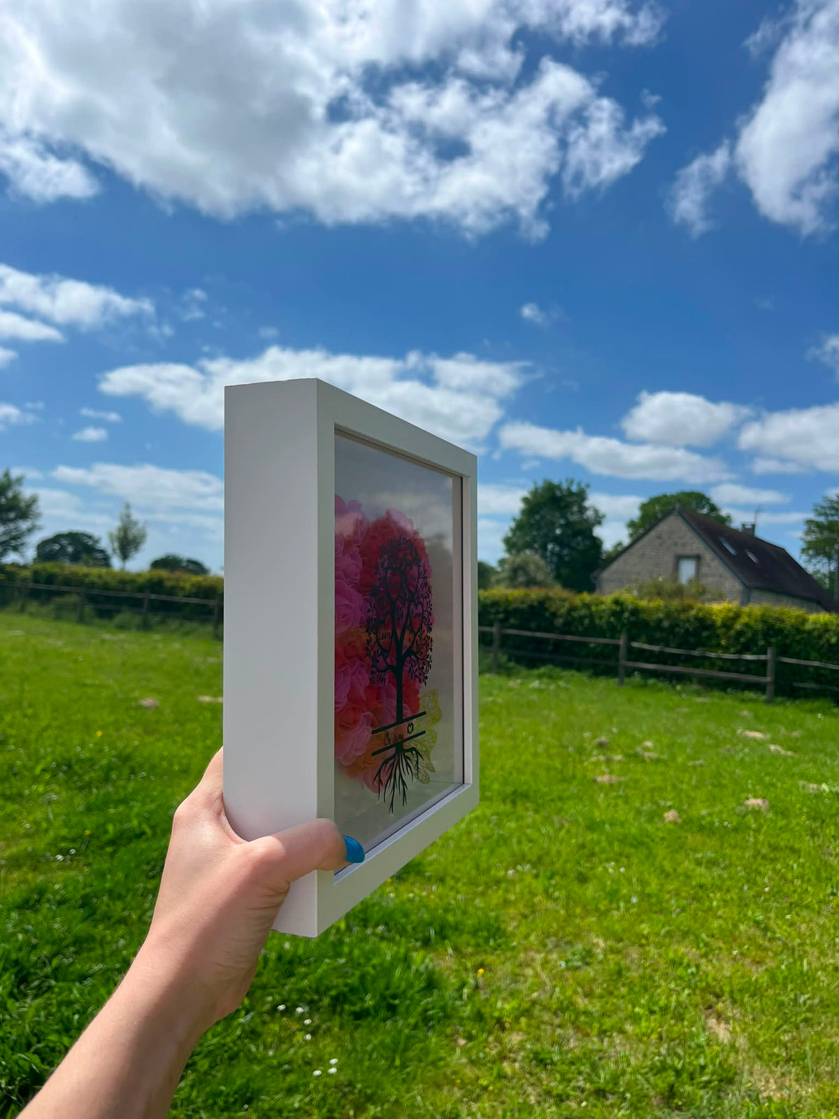 Cadre Arbre de Vie Personnalisé Fait Main – Roses Roses & Rouges – Cadeau Famille Artisanal