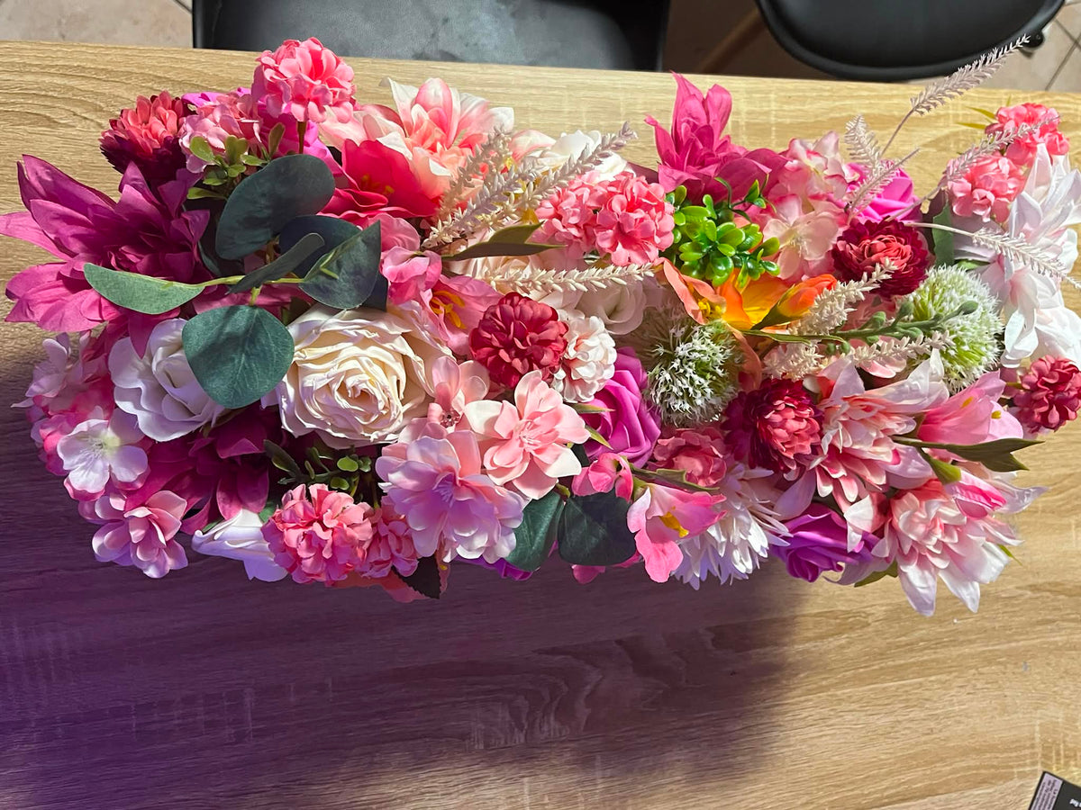 Jardinière Florale Fait Main – Composition de Fleurs Artificielles Multicolores – Décoration Artisanale