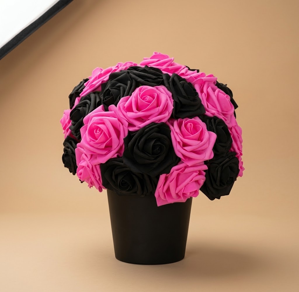 Pot de Fleurs Bouquet de Roses Fait Main – Roses Fuchsia & Noires – Décoration Artisanale