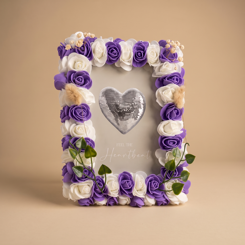 Cadre Décoratif Fleuri Fait Main – Roses Violettes & Blanches – Décoration Maison Artisanale