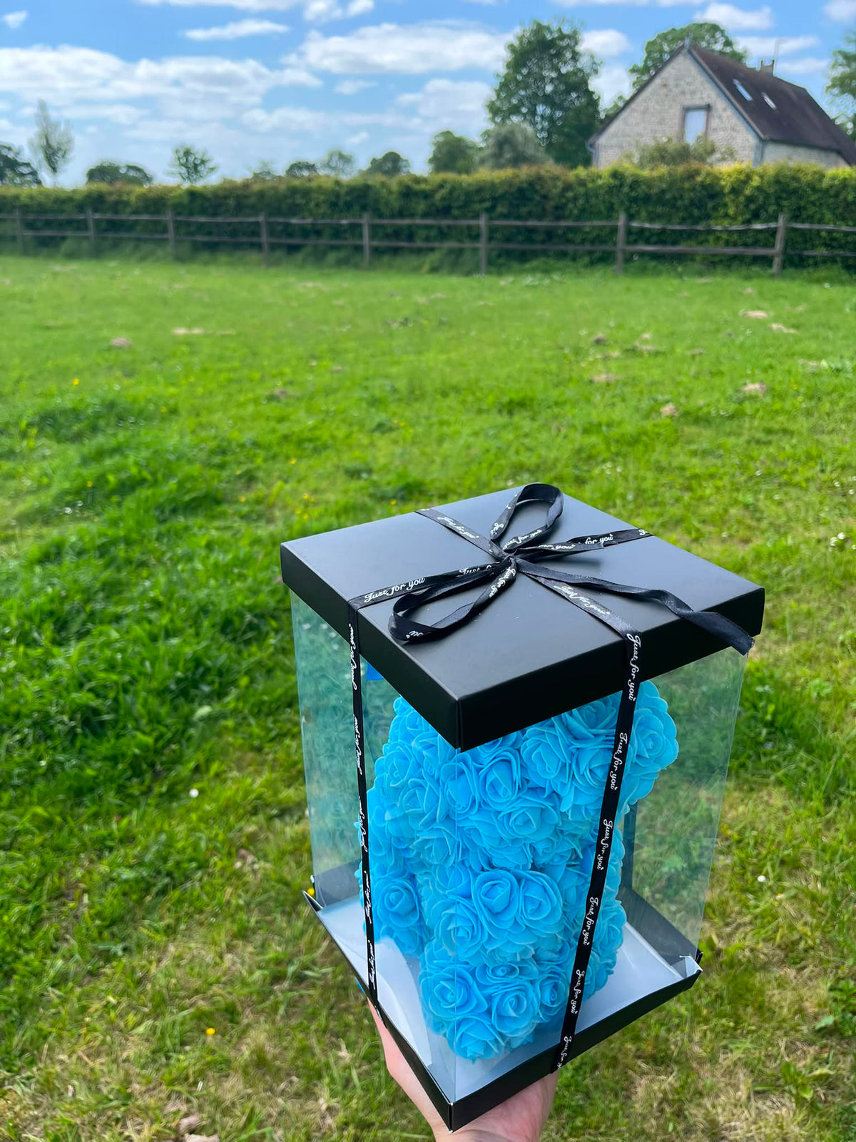 Ours Décoratif Fleuri Fait Main – Roses Bleu Ciel – Teddy Bear avec Boîte Cadeau