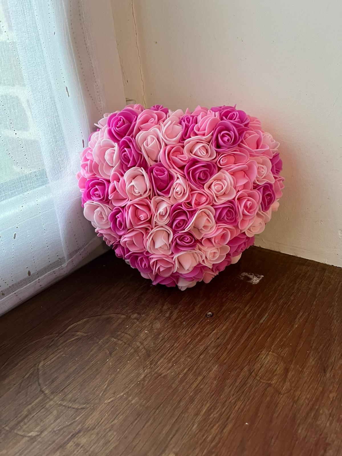 Coeur Décoratif Fleuri Fait Main – Roses Roses – Décoration Artisanale
